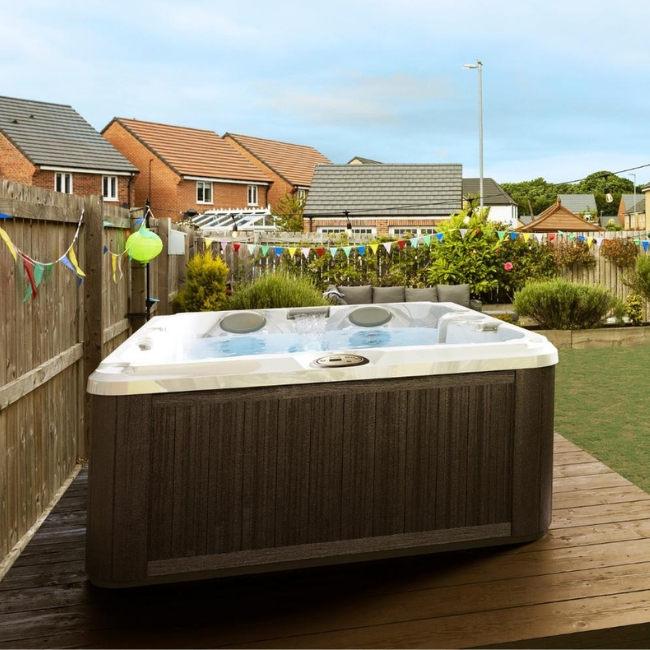 How much does it cost to run a hot tub in the UK 2023 (Comparisons, Advice, and More)